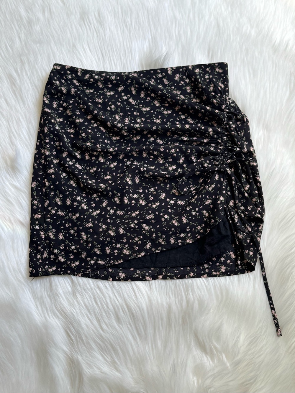 LA Hearts PacSun Floral Ruched Side Tie Mini Skirt * Black Pink EUC Small